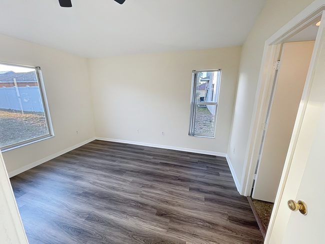 Building Photo - 12820 Longcrest Dr