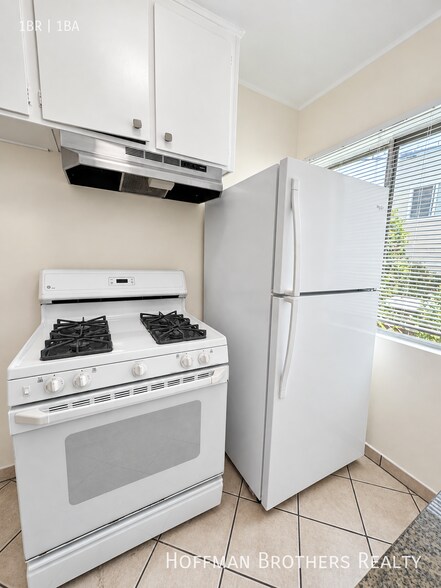 Building Photo - 1020 N Edinburgh Ave