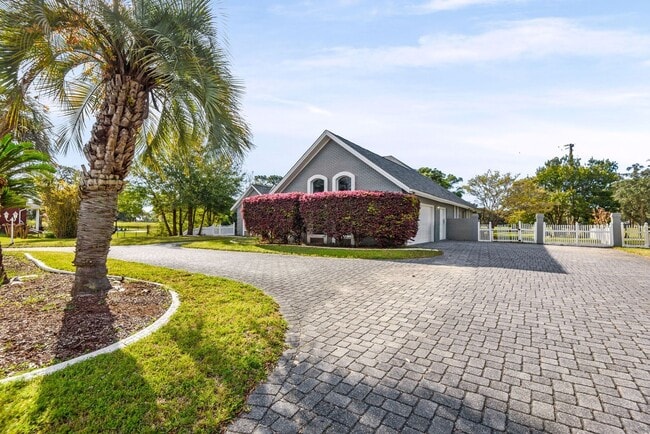 Building Photo - 83 Lake Lorraine Cir