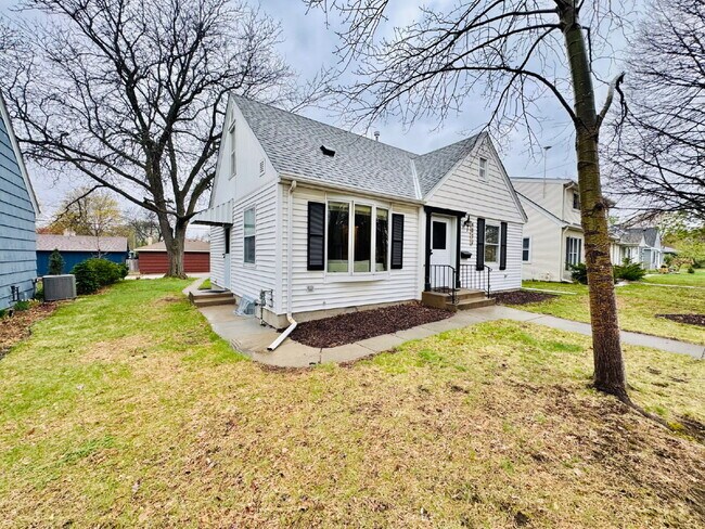 Building Photo - 6012 Logan Ave S