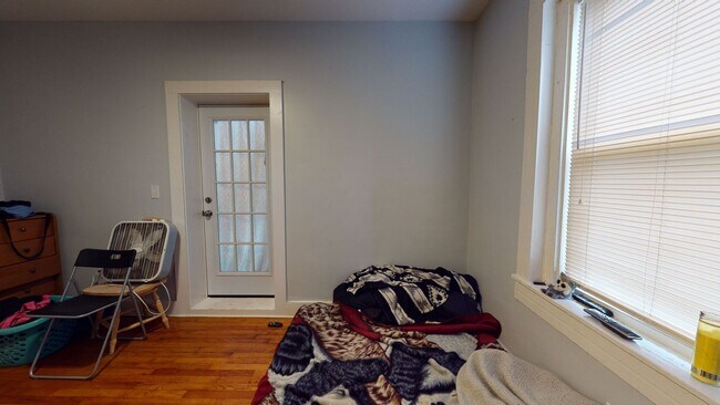 Building Photo - Charming 1BR + Bonus Sunroom - Near Yale, ...