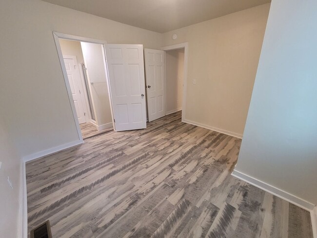 Building Photo - Newly renovated 4 bed 2 bath home in the heart of Downtown Wilmington .