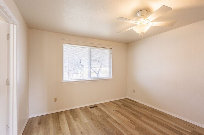 Building Photo - Renovated 2 bedroom 1 bathroom home