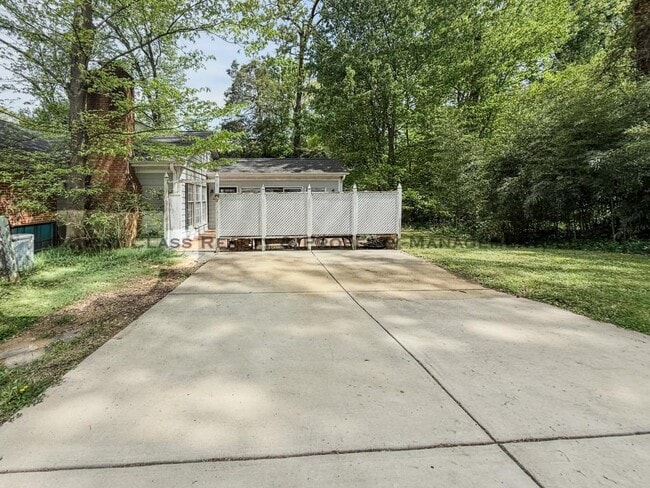 Building Photo - 500 Ashworth Rd