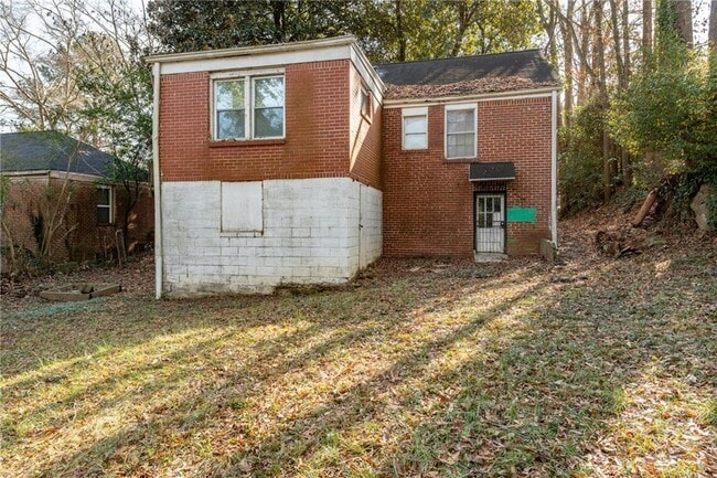 Building Photo - 1801 Oakmont Dr NW