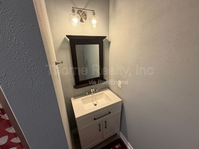 Building Photo - 1129 E Grand Ave