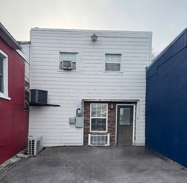 Building Photo - 107 N High St