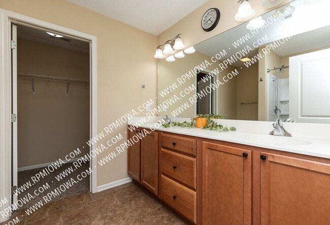 Building Photo - 9155 Coneflower Dr