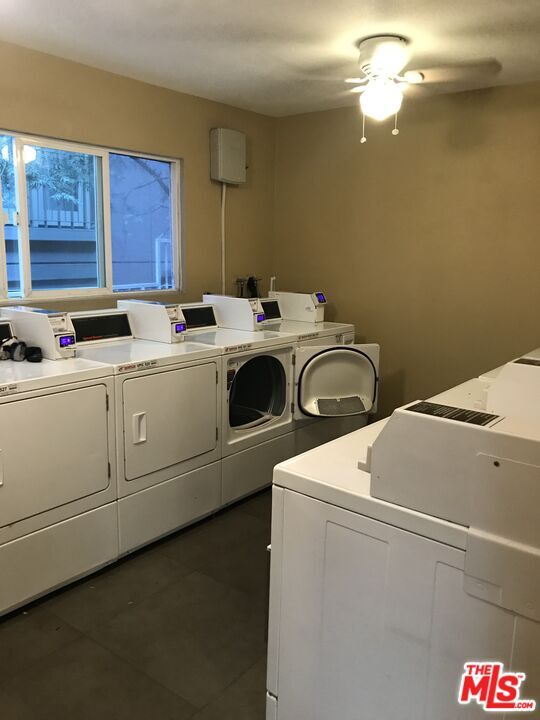 Building Photo - 355 N Maple St