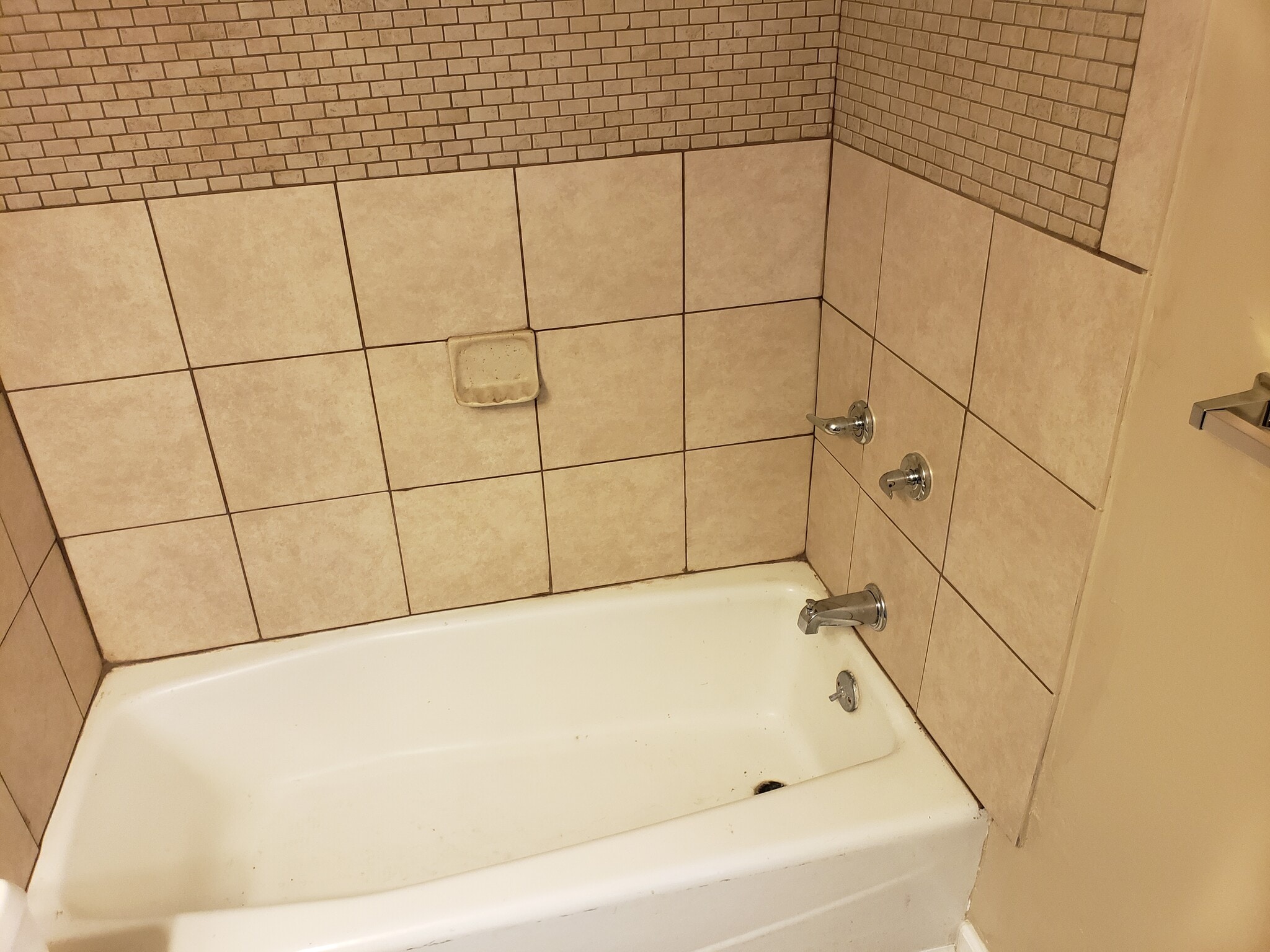 Bathroom #1 tiled shower and tub - 43 Lissner Ave