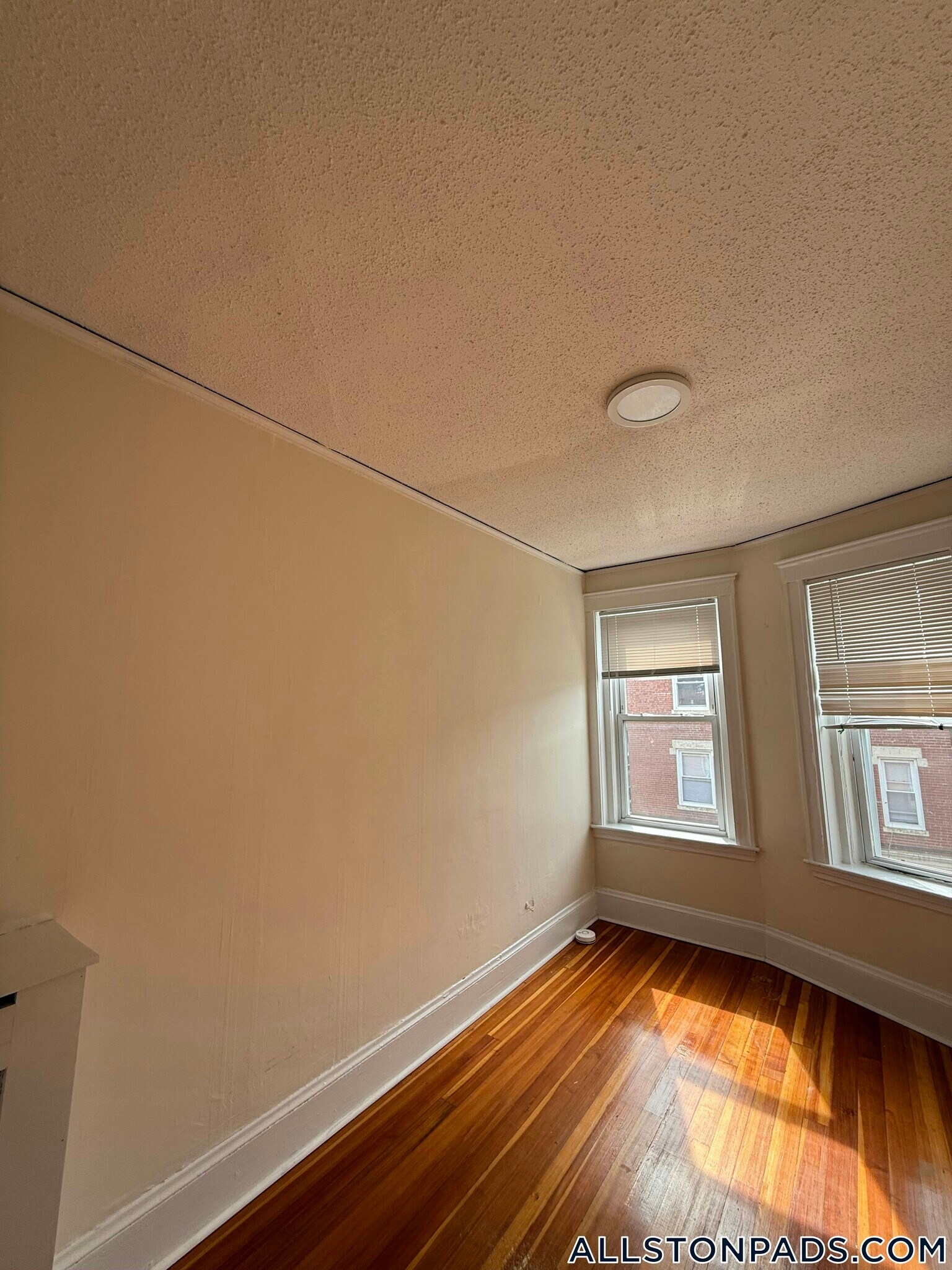 Building Photo - 6 Barrows St