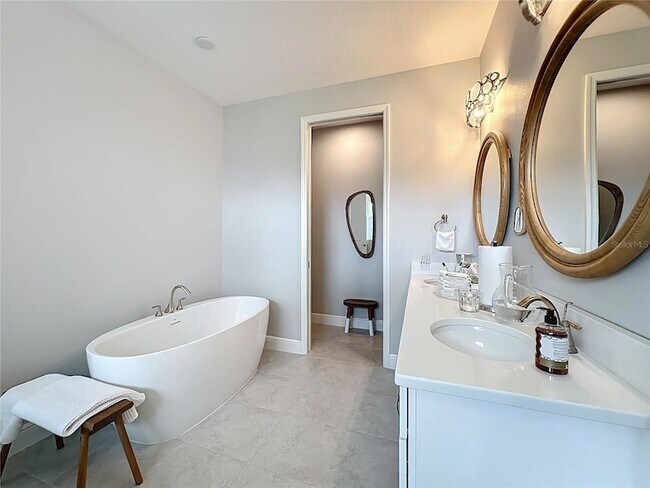 Building Photo - 10224 South Bay Lake Rd