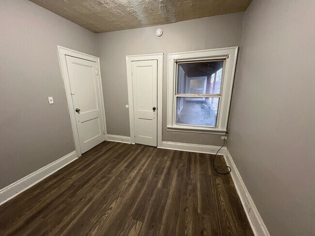 Building Photo - 3362 E 145th St