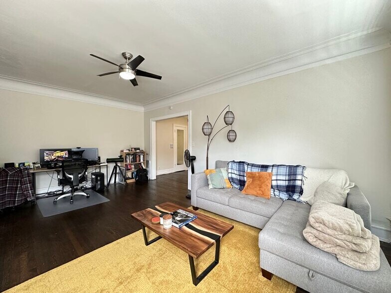 Building Photo - 327 Kedzie St