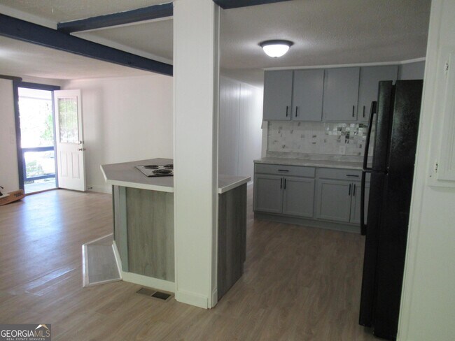 Building Photo - 229 Fox Mountain Rd
