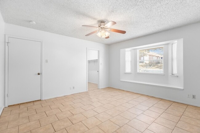 Building Photo - 8430 Cranberry Hill