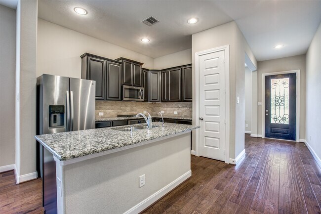 Building Photo - 22503 Miramar Bend Dr