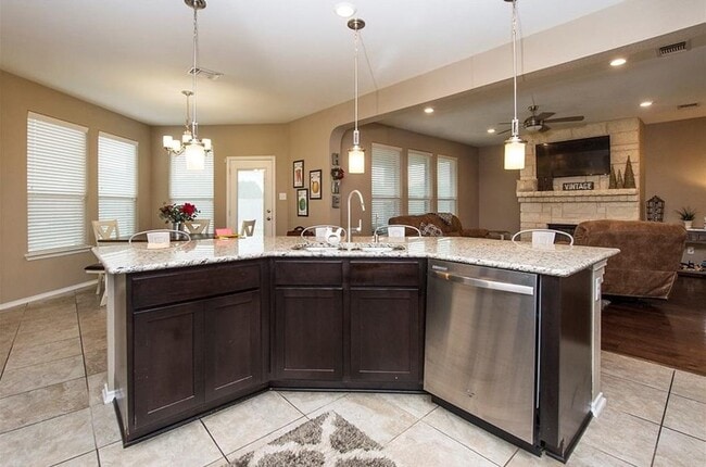 Building Photo - 105 Golden Bear Dr