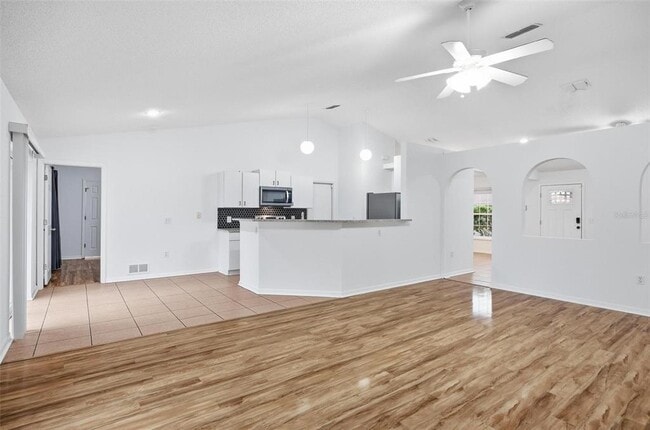 Building Photo - 38 Bud Field Dr