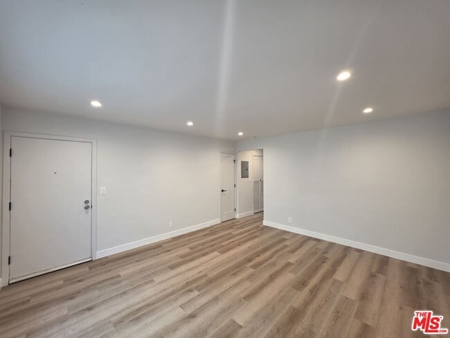 Building Photo - 3660 Watseka Ave