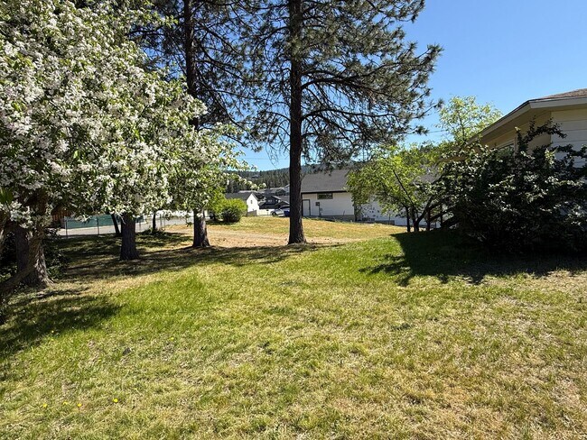 Building Photo - 5 Bedroom Home Available In Spokane Valley!
