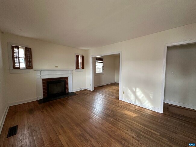 Building Photo - 1321 Willow Dr