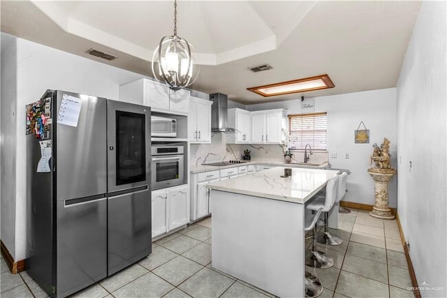 Building Photo - 12 Coma St