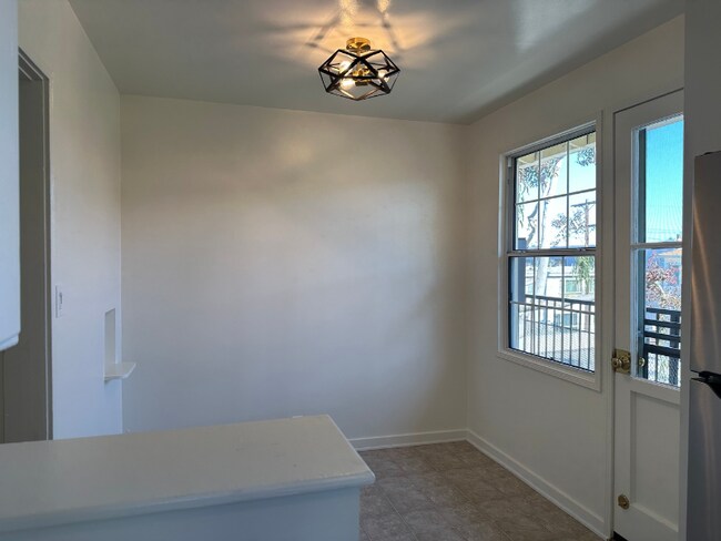 Building Photo - 5174 Franklin Ave
