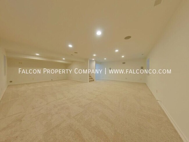 Building Photo - 302 All Sky Dr