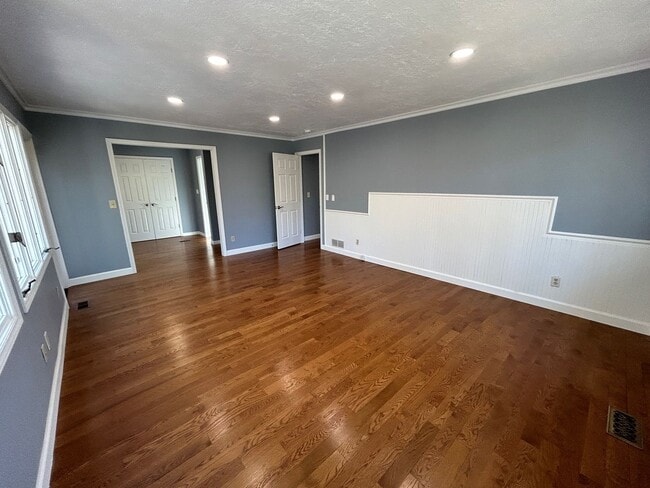Building Photo - Central AVL - Large Custom Built Home with...