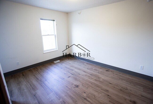 Building Photo - 146 S Broadway Ave