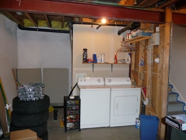 Building Photo - 2 Bed Highlands Townhome