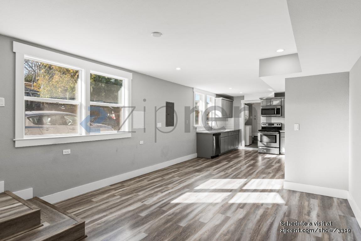 Building Photo - Unit A