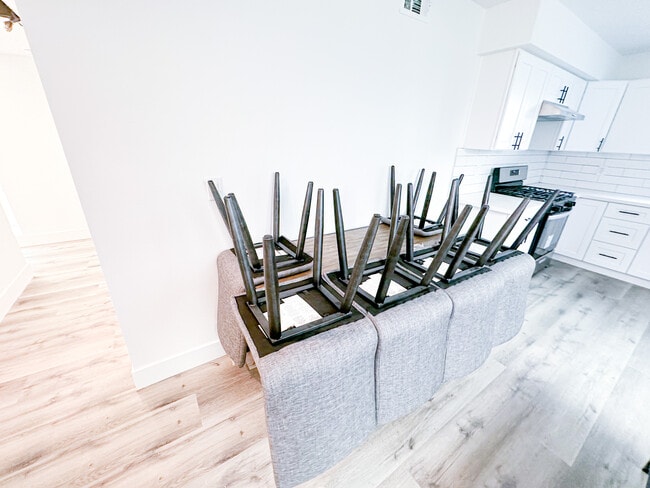 Building Photo - 3001 Van Buren Pl