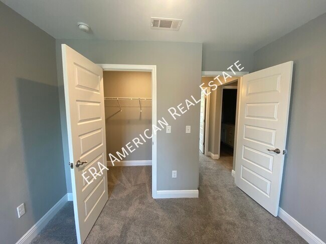 Building Photo - 953 Skylark Rd