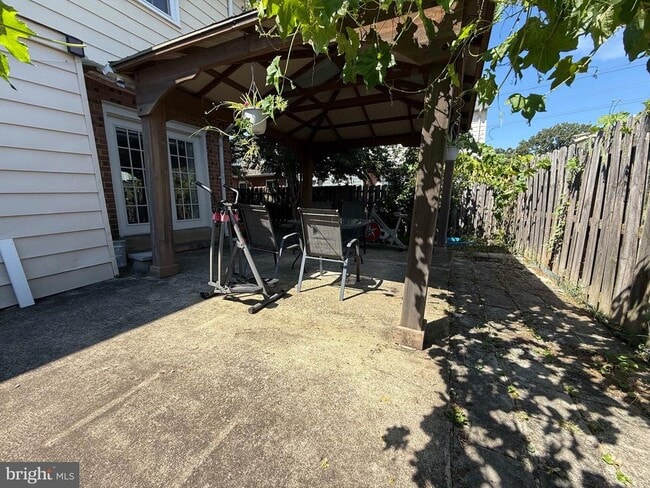 Building Photo - 2313 McClellan Ct