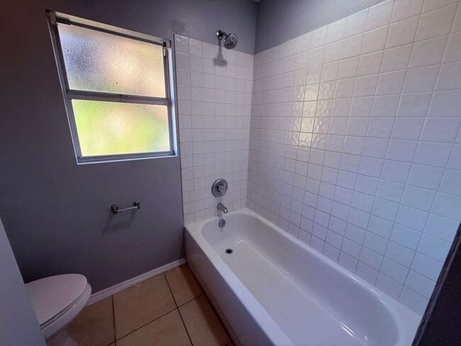 Building Photo - Beautiful Upgraded 3/2 Home in Jackson Heights!! Apply for FREE This Holiday Season!