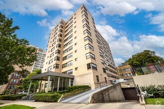 Building Photo - 2 Bedroom Lakefront Living in Buena Park