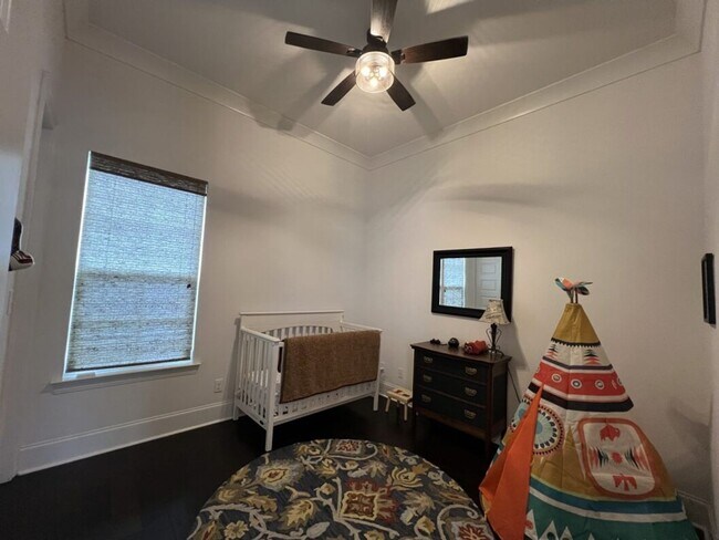 Building Photo - Luxury 4BR Home in Americana | 11 Ft Ceilings, Courtyard Living & Furnished Option