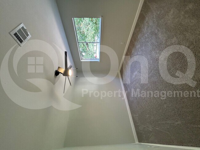 Building Photo - 608 High Meadow Dr