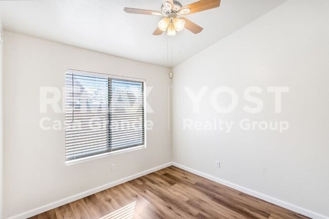 Building Photo - Sunshine, Space & a Backyard to Enjoy!