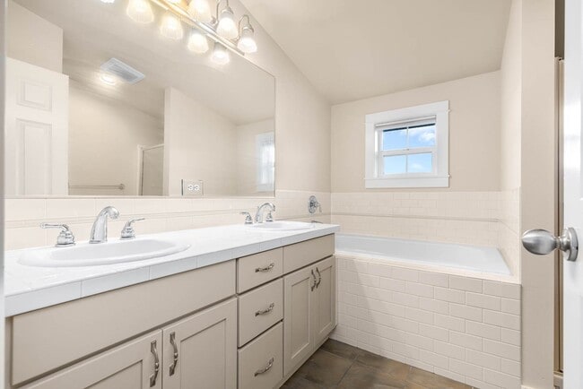 Building Photo - 3424 34th Ave W