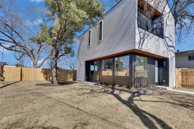 Building Photo - 1804 Sylvan Dr