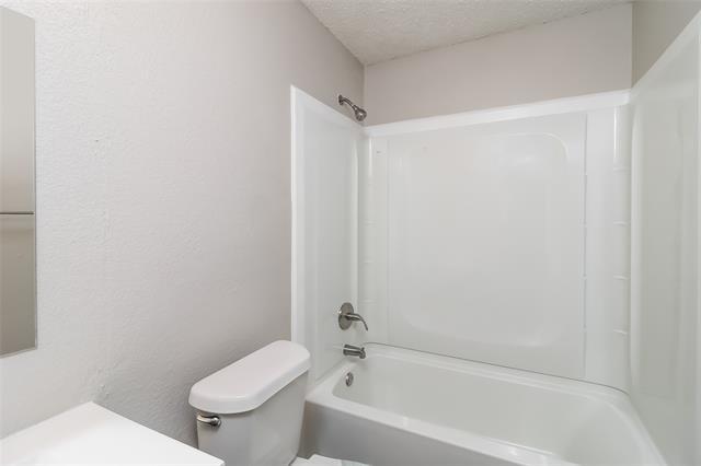 Building Photo - 305 Arbor Glen Dr