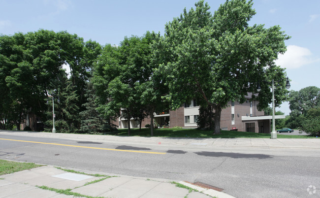 Building Photo - Wolfe Lake Apartments