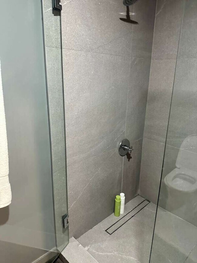 Building Photo - 3250 NE 1st Ave