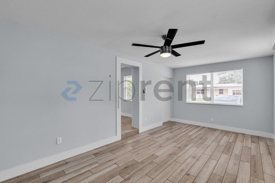 Building Photo - Unit