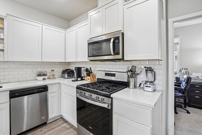 Building Photo - 15708 NW Blueblossom St