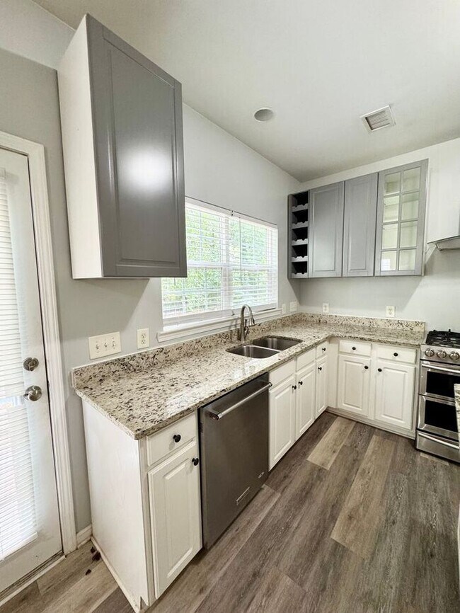 Building Photo - Fabulous Home in Ballantyne!!!