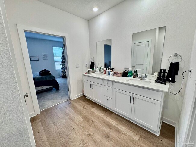 Building Photo - 6330 Buckthorn Cir